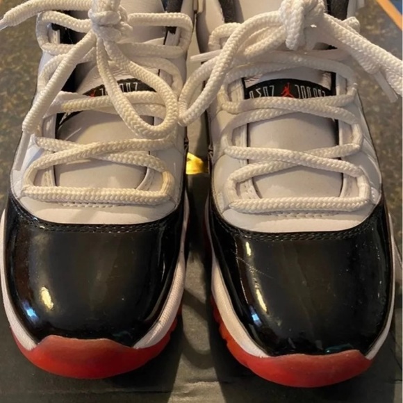 Jordan 11 Low Bred - Picture 3 of 4